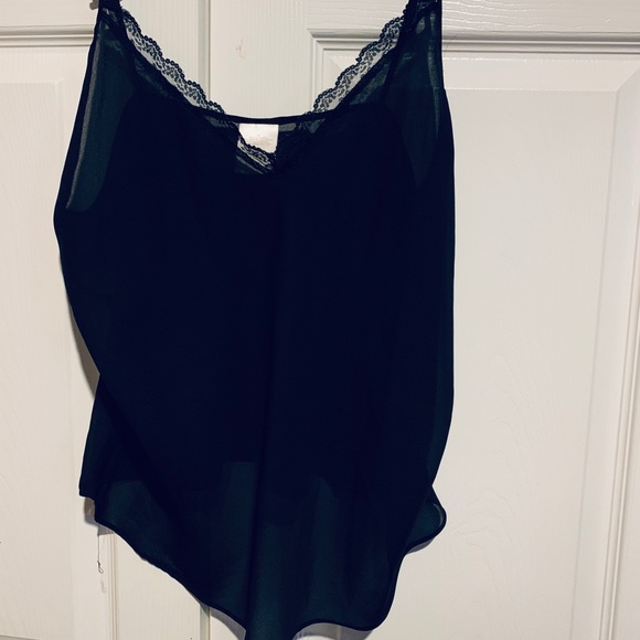 Black camisole- lightweight-delicate straps w bows - Picture 2 of 6